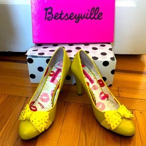 Betsey Aisha Heel